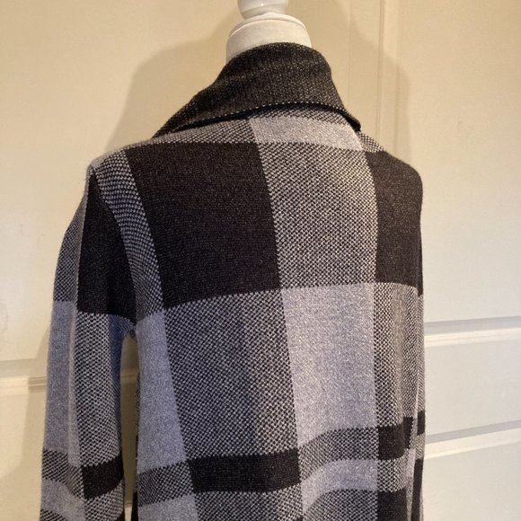 Davi & Dani dark gray plaid long cardigan duster sweater - Picture 5 of 8
